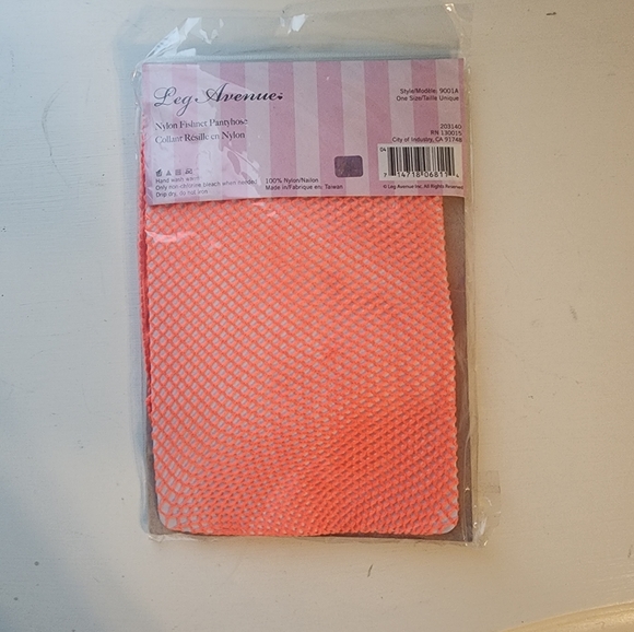 Leg Avenue fishnet pantyhose - Picture 2 of 2